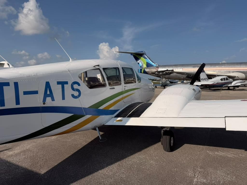 PIPER AZTEC-PA-23-250F (1979) · Foto 1