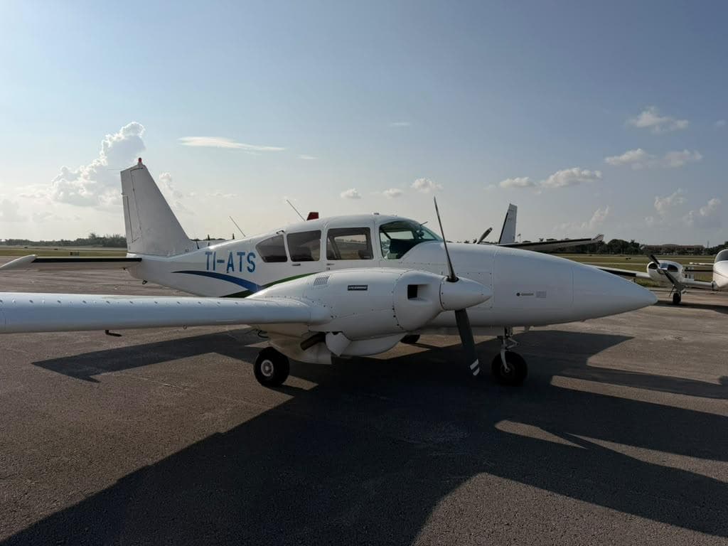 PIPER AZTEC-PA-23-250F (1979) · Foto 4
