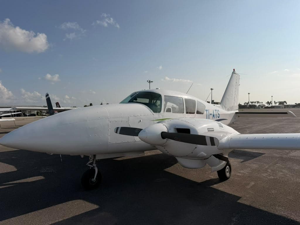 PIPER AZTEC-PA-23-250F (1979) · Foto 5