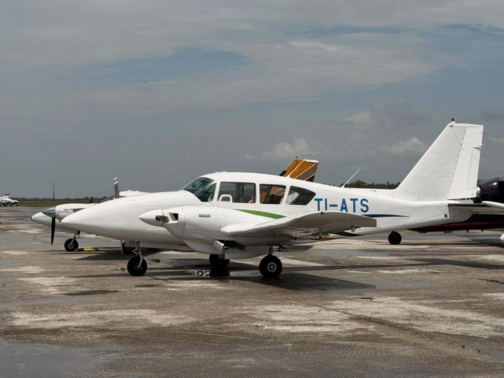 PIPER AZTEC-PA-23-250F (1979) · Foto 6