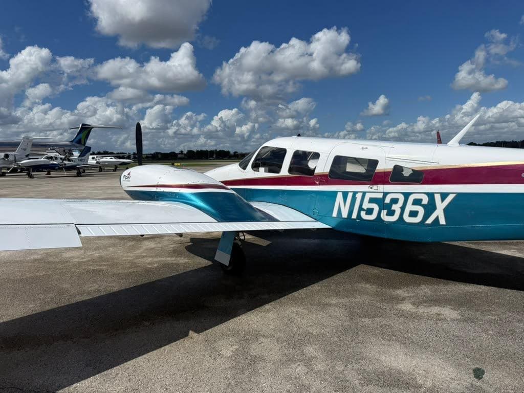 Seneca II-PA-34-200T (1975) · Foto 1